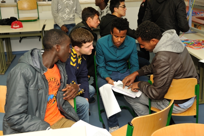 Schüler lehren Flüchtlinge